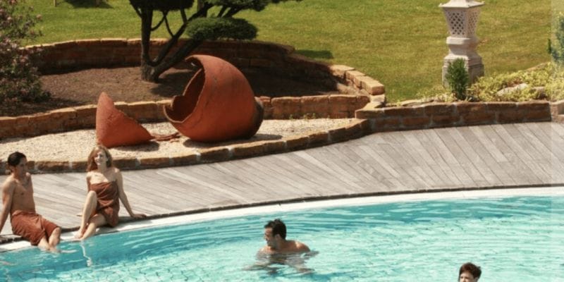 Sich im Innen sowie auch im Außenpool erholen Sich im Innen sowie auch im Außenpool erholen