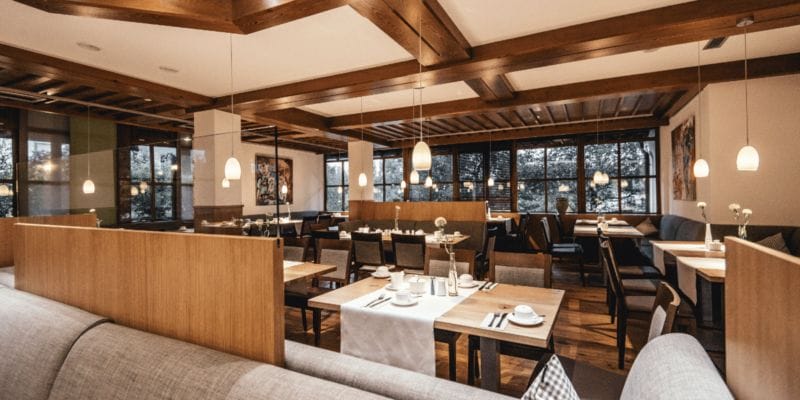 Sich im Hotel Schillingshof in Bad Kohlgrub verköstigen