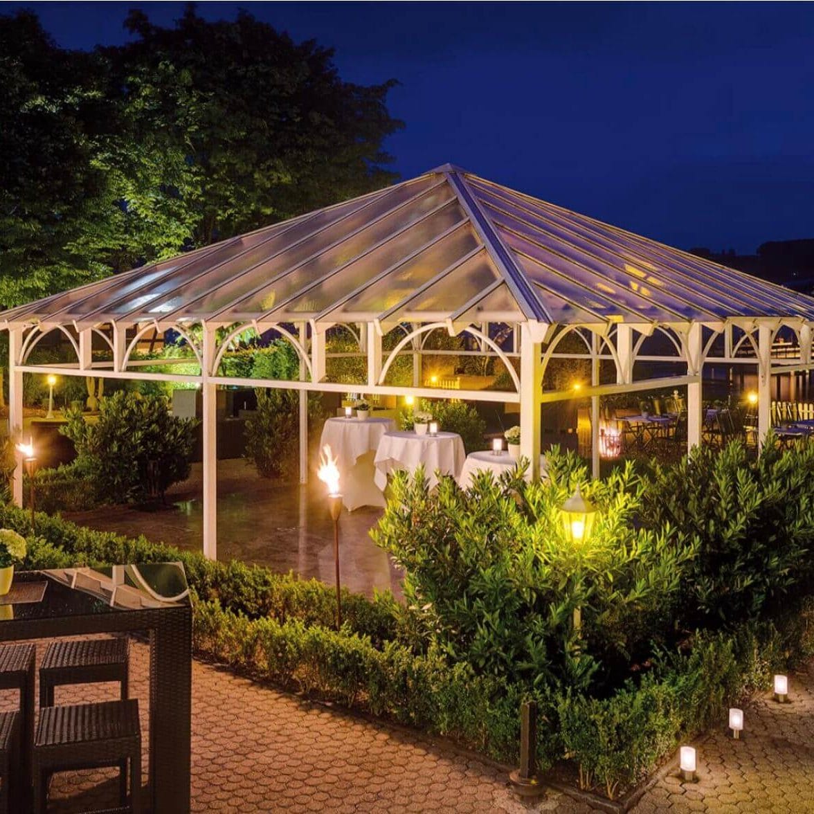 Romantische Abendstimmung am Wasser